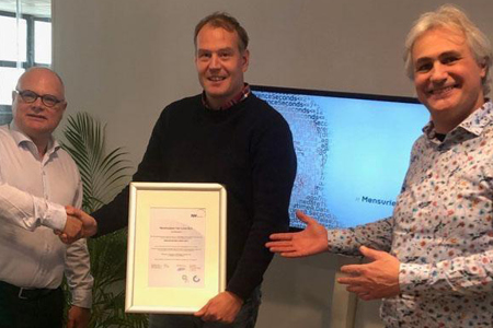 Foto van de uitreiking ISO27001 aan Ranshuijsen