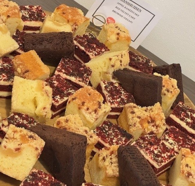 Gebakjes op tafel tijdens de PGAx Klantendag