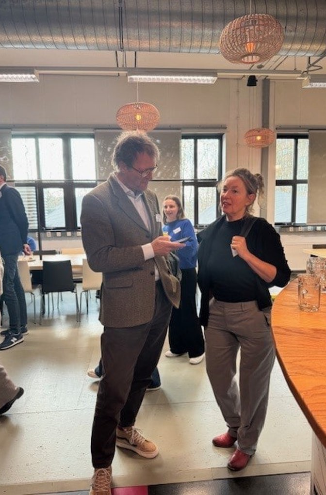 2 Pratende mensen op de Pgax Klantendag
